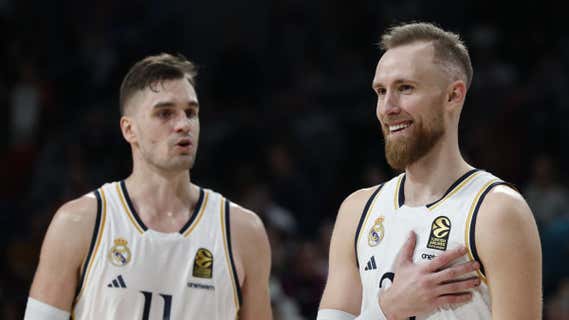Hezonja y Musa, en el partido ante el Efes./EFE