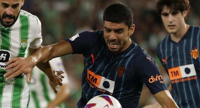 Cenk Özkacar se replantea su futuro en el Valencia