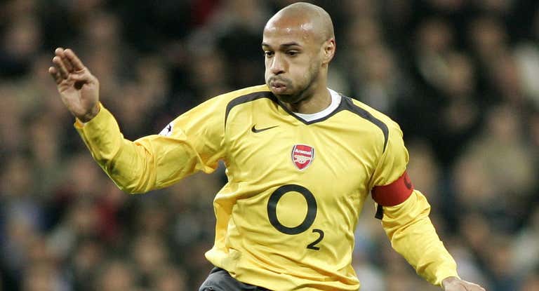Henry jugando en el Bernabéu con el Arsenal.