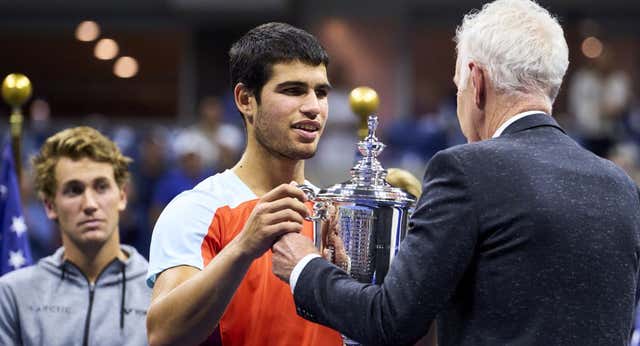 John McEnroe se rinde a Carlos Alcaraz antes del Open de Australia: «Es la mezcla perfecta de todas las eras»