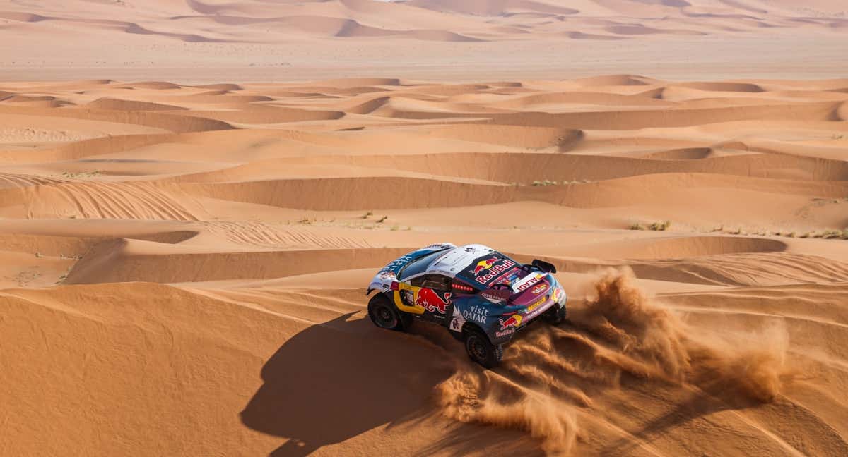 Nasser Al Attiyah y Mathieu Baumel, en las dunas del Rally Dakar 2024. /Red Bull Content Pool