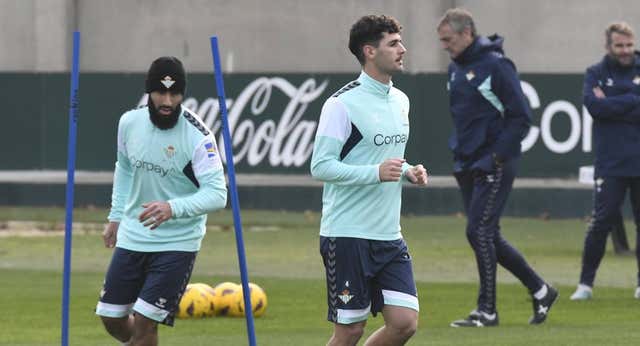 El Betis inscribe a Johnny Cardoso… pero sólo hasta junio como Vitor Roque