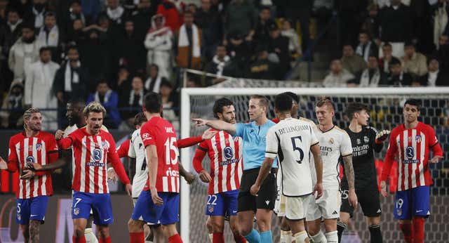 Real Madrid TV no se olvida de Alberola Rojas a pesar de su buen partido: “Se le ve el plumerito”