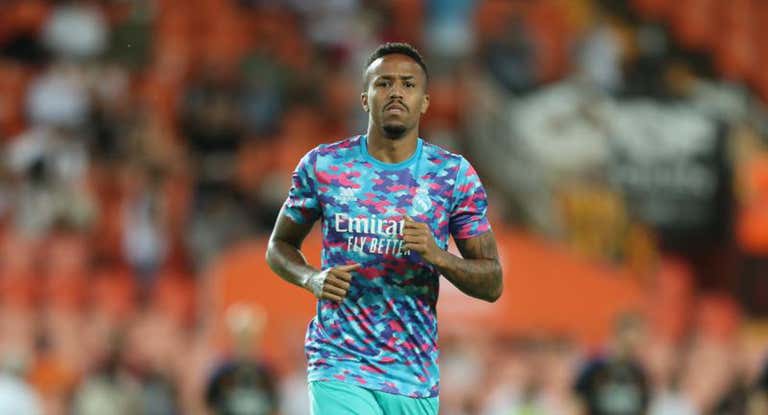 Militao en el calentamiento del partido que enfrentaba a Real Madrid y Valencia CF en Mestalla.