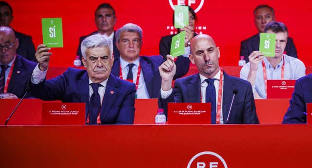 La ‘jugada’ de Pedro Rocha para heredar la RFEF de Luis Rubiales se le empieza a torcer