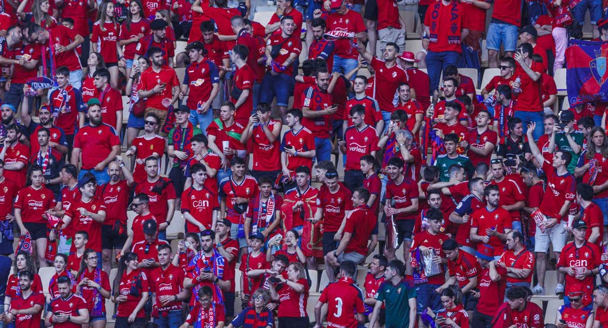 La afición de Osasuna, durante la final de la Copa del Rey ante el Real Madrid. /Getty Images