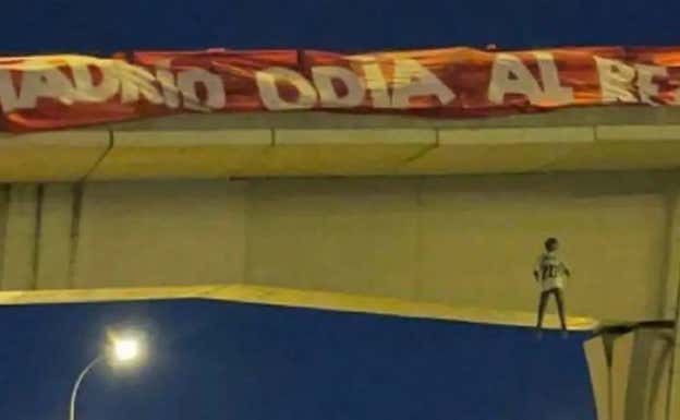 Los acusados por el muñeco de Vinicius niegan su autoría y ven una «motivación política» detrás de las penas