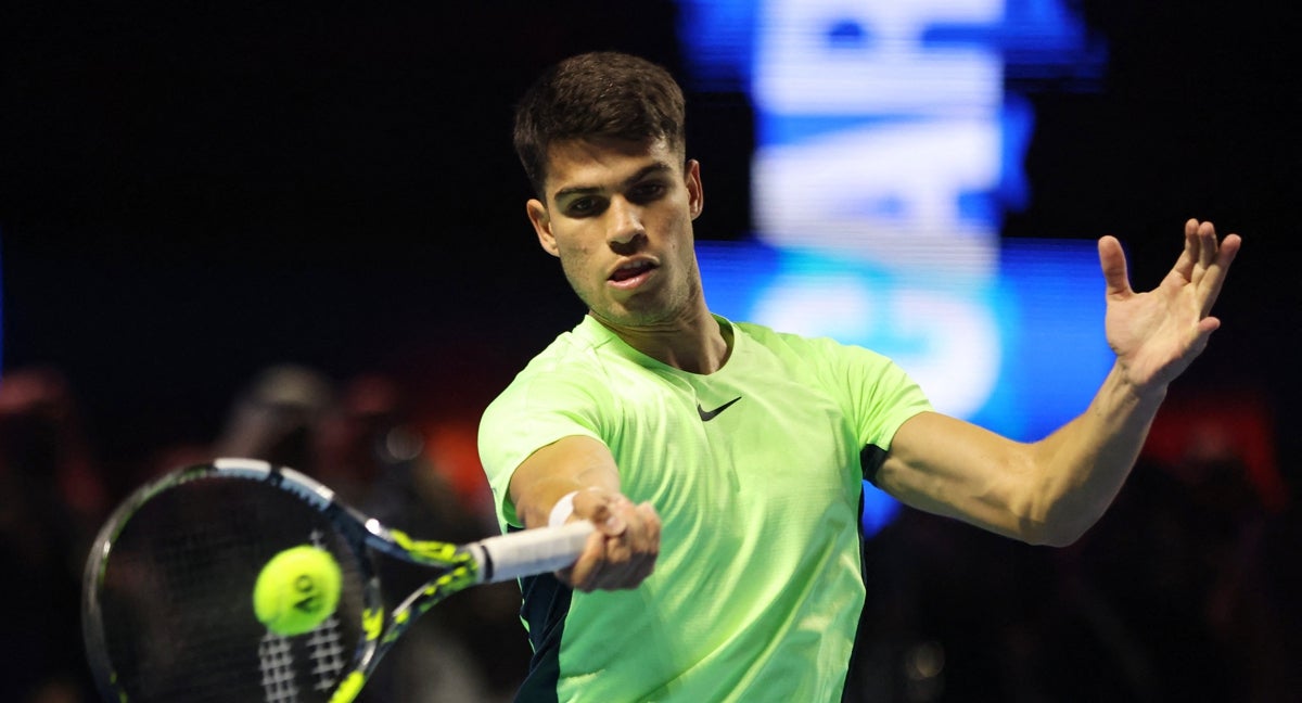 Carlos Alcaraz debuta en el Open de Australia enfrentando al veterano jugador francés Richard Gasquet.