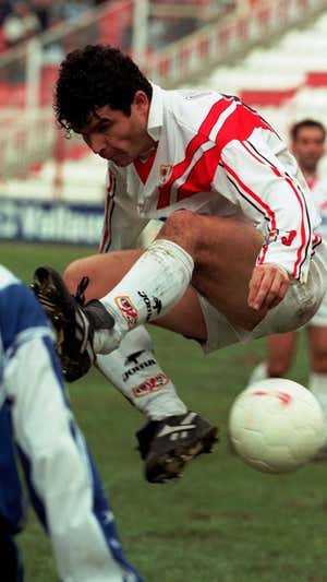 Onésimo, con la camiseta del Rayo Vallecano.  IGNACIO GIL