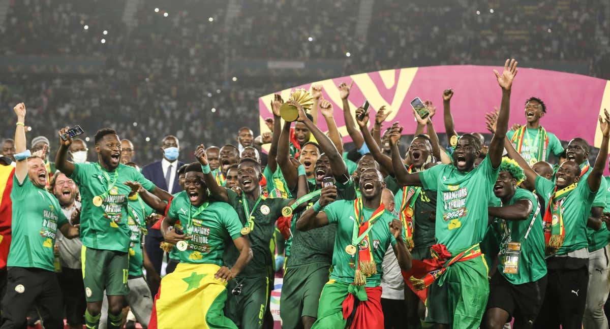 La Selección de Senegal después de ganar la última Copa África ante Egipto en 2022. /GETTY