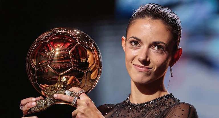 Aitana Bonmatí, en octubre, con el Balón de Oro en el pasado mes de octubre.