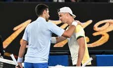 Djokovic sufre más de la cuenta para seguir batiendo récords en Australia
