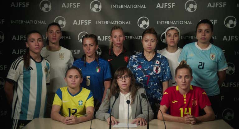 Natalia Orive, presidenta de la Asociación de Jugadoras, junto a estrellas internacionales como Amandinha o Anita Luján.