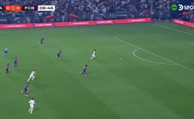 Vinícius ante Peña, que tampoco sale y le cede todo el espacio al brasileño.  WYSCOUT