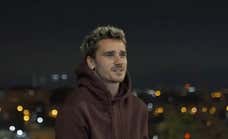 De noche, con Madrid de fondo y frente al Metropolitano: Griezmann mantiene una conversación con Luis Aragonés que "nunca" pensó que iba a tener