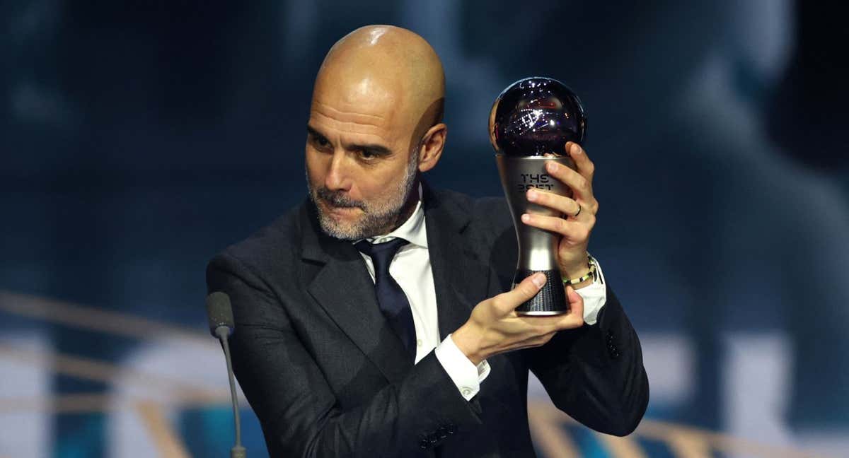 Guardiola levanta el The Best./Reuters