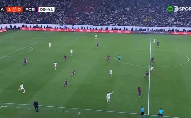 Carvajal liberado, Koundé tirando el fuera de juego con el rival arrancando desde campo propio y Christensen poco preparado para correr.  WYSCOUT