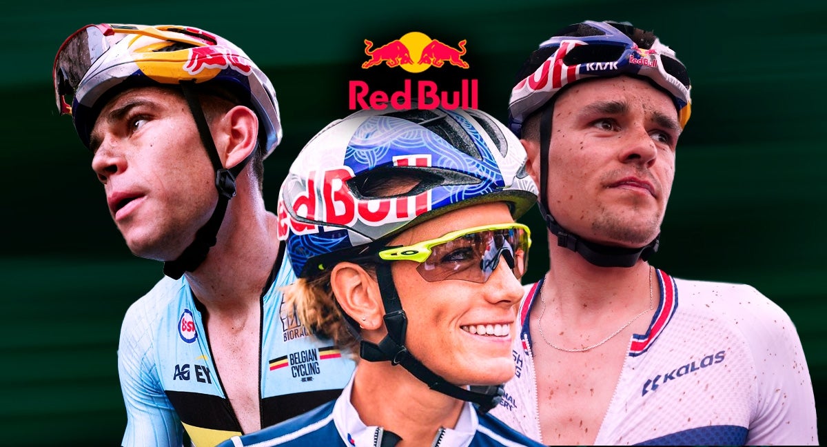 Van Aert, Ferrand-Prévot y Pidcock con sus cascos de Red Bull.