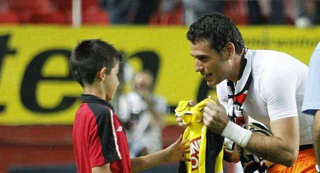 Alberto Flores, el portero al que la leyenda Andrés Palop le cedió el testigo y ahora le devuelve el favor