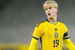 La estética de Frenkie de Jong y los controles de Toni Kroos en un solo jugador: así juega Lucas Bergvall, el prodigio que llegará al Barça en verano