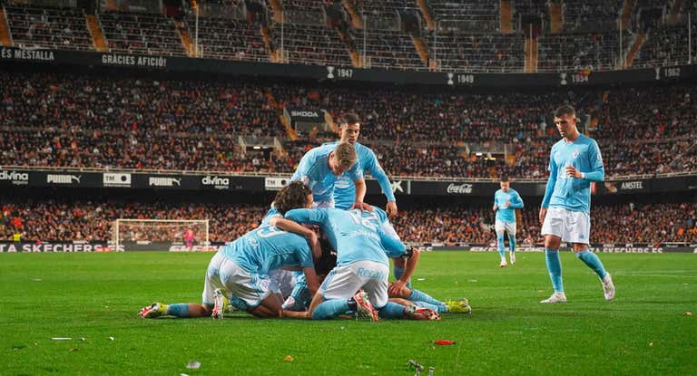 El Celta celebra su gol.