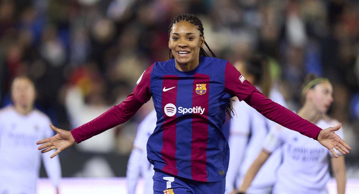 Salma Paralluelo celebra uno de los dos goles que le marcó al Real Madrid.