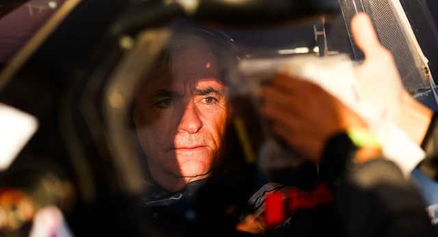 Carlos Sainz mantiene la calma antes del gran día en el Dakar: «Era fundamental; pero las carreras hay que terminarlas»