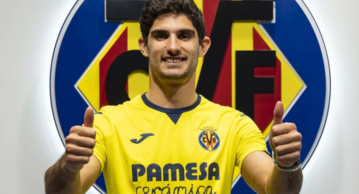 Gonçalo Guedes posa con la camiseta del Villarreal.