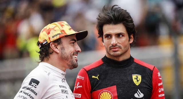 El mercado de pilotos de Fórmula 1 está al rojo vivo con Fernando Alonso y Carlos Sainz como protagonistas
