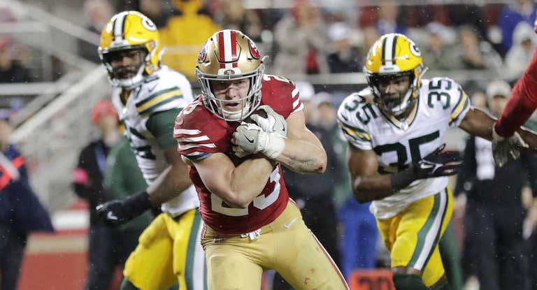 Un lance del partido entre San Francisco y Green Bay.