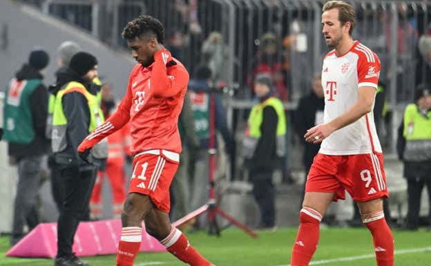 Coman y Kane al finalizar el partido con derrota.  AFP