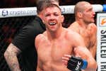 Du Plessis da el primer título de UFC a Sudáfrica en un combate para el recuerdo ante Strickland