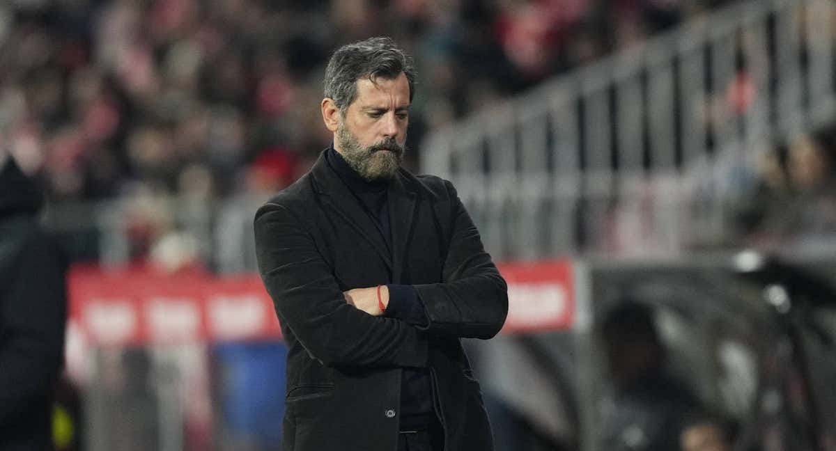 Quique Sánchez Flores, con gesto serio, durante el duelo ante el Girona.