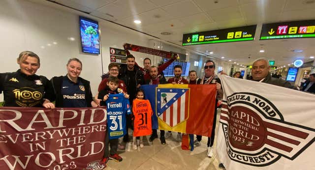 Moldovan, el nuevo portero del Atlético, ya está aquí y le reciben una docena de rumanos entregados