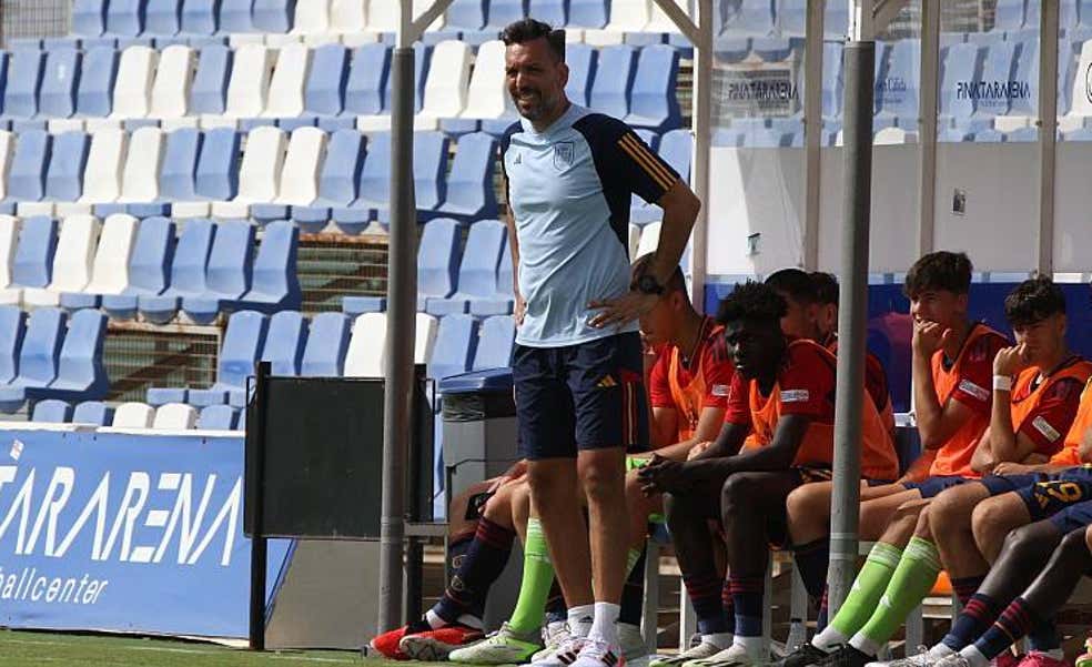 Derroche en la Federación: ¡23 empleados a Cádiz para dos amistosos de la Sub-17!