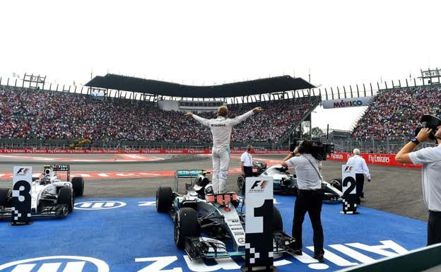 Nico Rosberg celebra la victoria en el GP de México de 2015. Getty