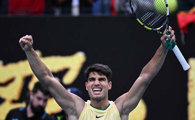 Carlos Alcaraz celebra un triunfo en el Open de Australia.  EFE