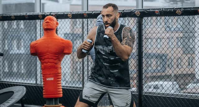 Galones para Dolidze, el luchador que dejó el fútbol por las MMA