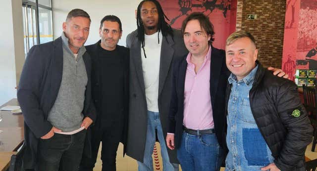 Despejando la incógnita de la visita de Francesco Totti a Vallecas, que puede acabar con la leyenda italiana en un banquillo del Rayo