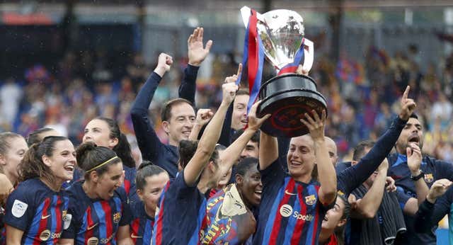 El Barça reina sin discusión en un fútbol femenino de récord