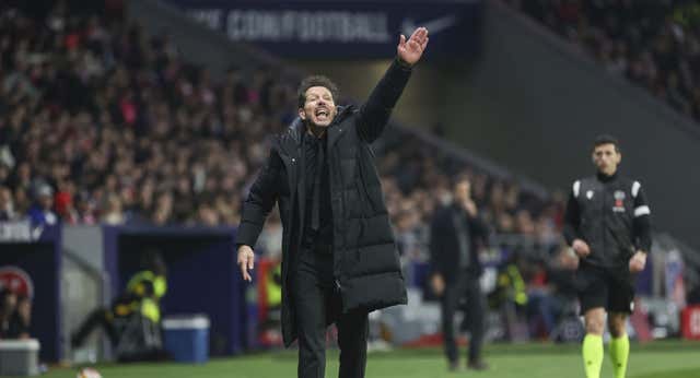 Simeone, De Paul y un mensaje para Barrios: «Piensa que tirar una pelota fuera queda feo»