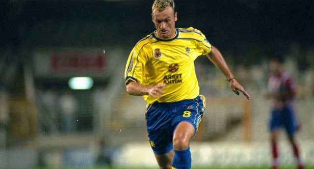 Los golazos de Craioveanu, el «Núñez dimisión» y la remontada a la que se agarra Xavi en la gran ‘pañolada’ del Barça-Villarreal