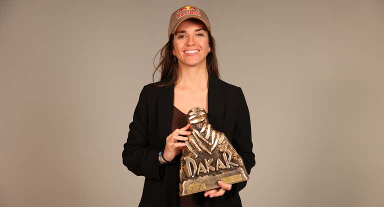 Cristina Gutiérrez visita la redacción de Relevo tras su histórico triunfo en el Dakar.