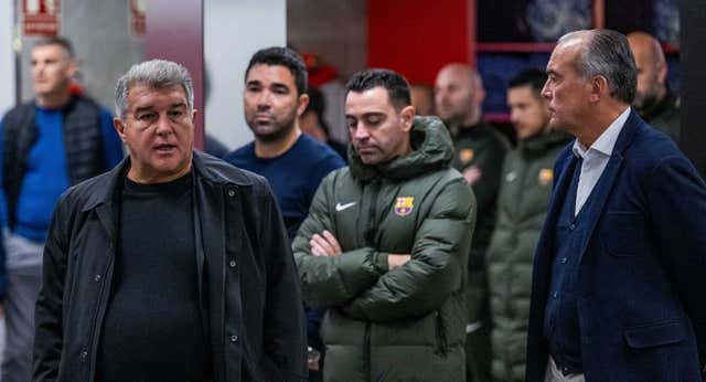 Laporta «acepta» la decisión de Xavi y apunta a remontar la situación: «Hay que intentar ganar la Champions»