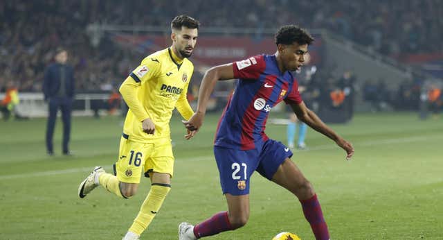 Lamine Yamal y Pau Cubarsí repiten como titulares ante Osasuna