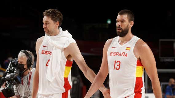 Pau Gasol y Marc en su despedida en los Juegos de Tokio./AFP