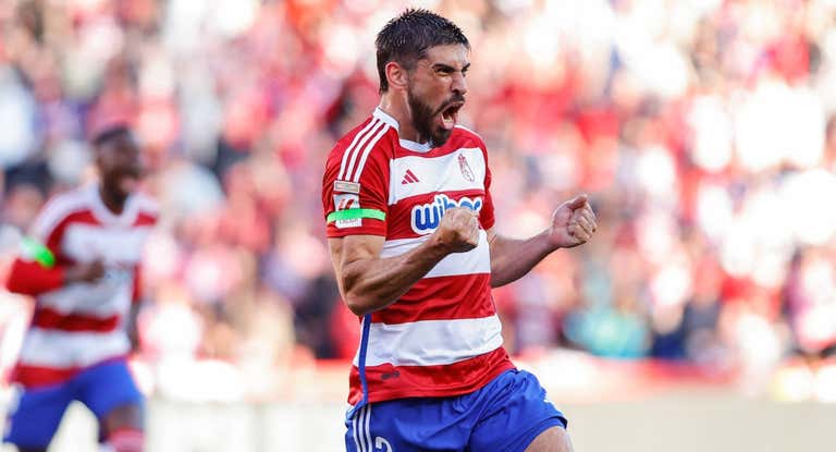 Bruno Méndez celebra el 1-0.