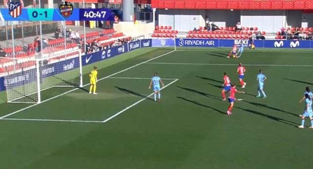El Atlético alza la voz tras otra polémica en la Liga F: ‘Las árbitras necesitan ayuda’