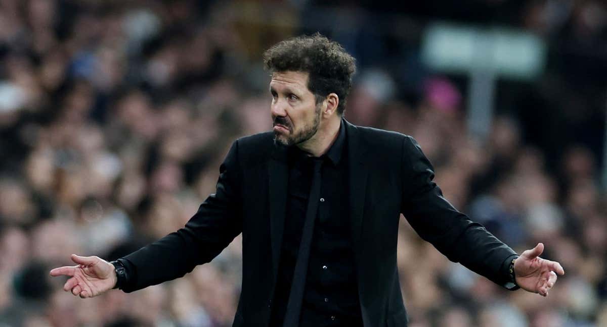 Simeone durante un momento de protesta en el Bernabéu. /REUTERS