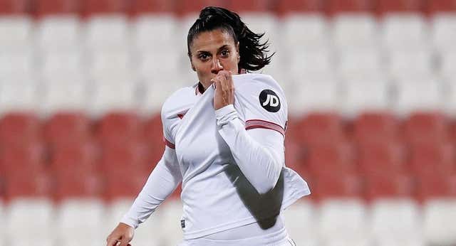 Cristina Martín-Prieto, ejemplo de sevillismo goleando en el campo y en casa: ‘Mi hermano es del Betis y sólo celebra mis goles’